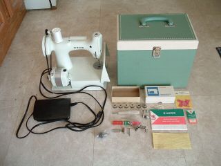 Singer Featherweight Model 221 Sewing Machine White W/ Case S/n 200888