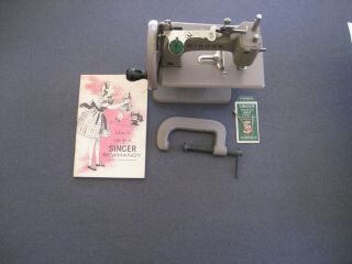 Vintage Singer Sewhandy Model 20 sewing machine. 2