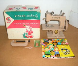 Vintage Singer Sewhandy Model 20 Childs Sewing Machine W/box & Clamp