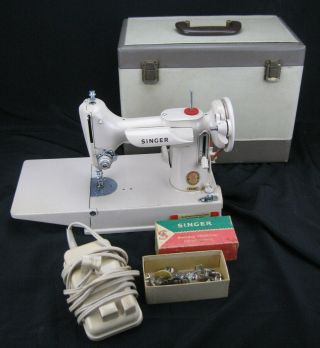 Vtg Singer Featherweight 221j Tan W/ Case & Accessories Professionally Serviced