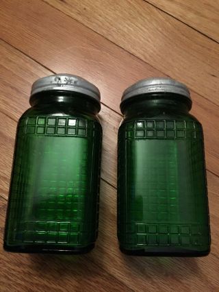 Vintage Owens Illinois Emerald Green Depression Glass Salt & Pepper Shakers