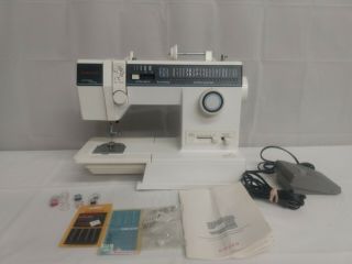 Singer 4562 Electronic Control Sewing Machine W/pedal Case Accessories