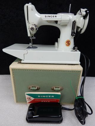 1964 White Singer 221k Featherweight Sewing Machine W Case