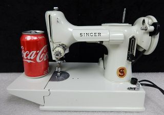 1964 WHITE Singer 221K Featherweight Sewing Machine w Case 2