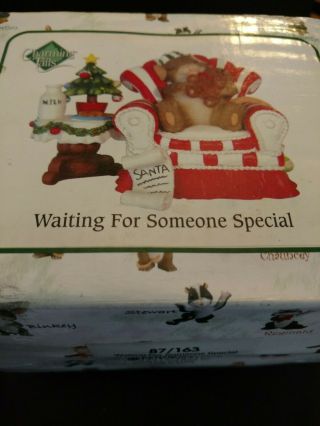 Charming Tails " Waiting For Someone Special " 87/163 Figurine