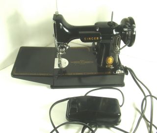 Singer Featherweight Portable Sewing Machine Model 221 With Case Ex