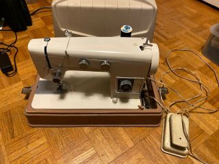 Vintage Signature Montgomery Ward Sewing Machine Uht J260d With Case And