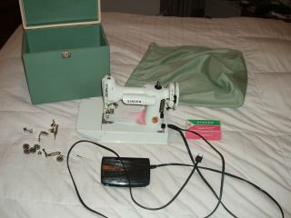 1969 White Singer 221k Featherweight Sewing Machine With Case Serviced