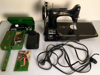 Vintage Singer Featherweight Sewing Machine 221 Black In Orig.  Case & Parts