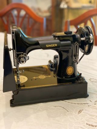 Singer 221 - 1 Featherweight Sewing Machine Attachments Accessories - Case W/2 Key