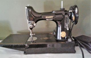 Singer 221 - 1 Featherweight Sewing Machine Attachments Accessories 1950 Keys Case