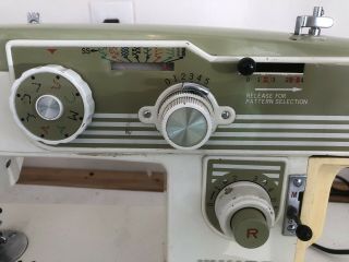 Vintage White Heavy Duty Zigzag Sewing Machine Model 675