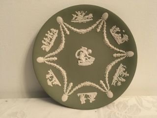Vintage Wedgwood Green Jasperware 8 3/4 " Plate Raised Cupid Figures 3 Of 3