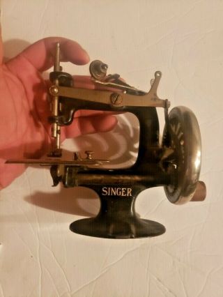 Vintage Singer Model 20 " Toy " Cast Iron Hand Crank Sewing Machine