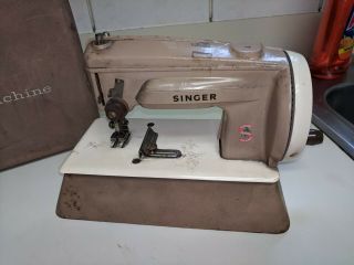 VINTAGE SINGER SEWHANDY CHILD ' S TOY SEWING MACHINE GREAT BRITAIN 3