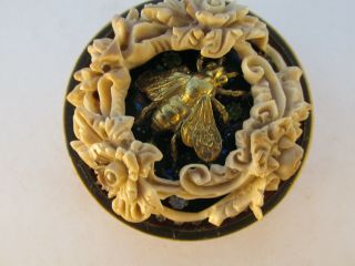Vegetable Ivory Studio Button - Floral Wreath With Brass Bee