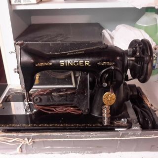 Vintage ' 48 Singer Portable Electric Sewing Machine,  Accessories Canada 2
