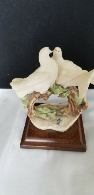 Vintage Guiseppe Armani Kissing Doves / Love Birds On Branch Figurine Signed