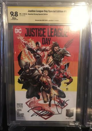 Justice League Day 1 Cbcs 9.  8 Ss Signed Geoff Johns And Jim Lee Not Cgc Batman