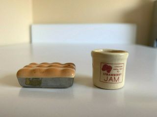 Arcadia Pan Of Rolls & Jar Of Jam Miniature Salt & Pepper Shakers