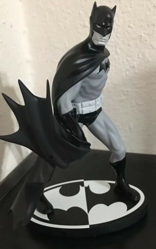 Limited Edition Dc Comics Batman Black & White Dustin Nguyen Statue
