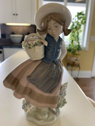 Lladro Figurines Collectibles Girl With Flower Basket