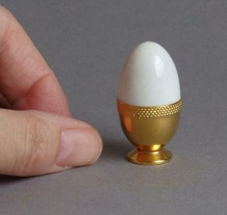 Vintage Tiny Acorn/egg Gilt Metal Sewing Etui Thimble/thread/needle Holder