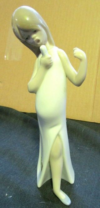 Lladro Singing Girl W/ Microphone 7 3/4 " Figurine 4612 Made In Spain No Box