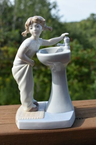Lladro - Up Time Little Girl Washing Up At Sink 7 - 1/2 Inches Tall 4838