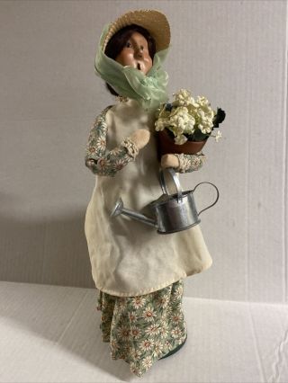 Byers Choice Carolers Cries Of London Woman With Flowers & Watering Can 2004