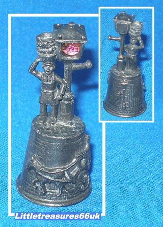 Pewter Cries Of London Costermonger Thimble.