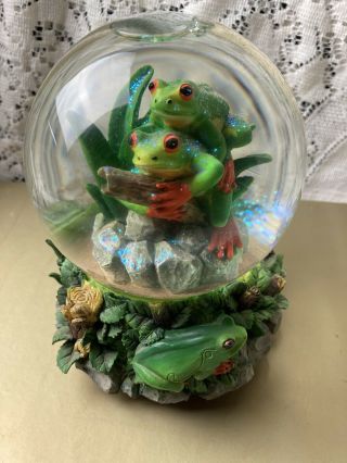 Musical Frogs Snow Globe " Someday My Prince Will Come "