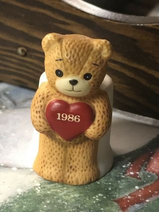 Thimble Lucy Rigg Bear With Heart 1986