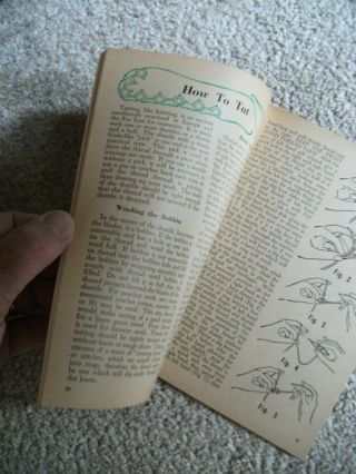 1954 Workbasket Aunt Ellen ' s How To Book on Needlework Tat Needlepoint Smock, 3