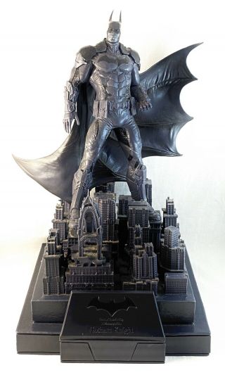 Light Up Batman Arkham Gotham Knight Memorial Statue Limited Edition Figure 2015