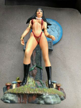 Vampirella Porcelain Statue Limited Edition 1479 Of 5000 By Moore Creations