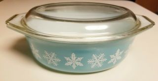 Vintage Pyrex Turquoise With White Snowflakes 1.  5 Qt.  Casserole 043 With Lid