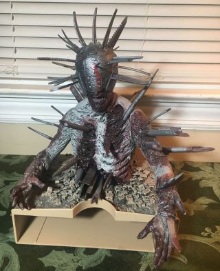 Amc Twd/the Walking Dead Season 7 Limited Edition Zombie Head Statue Only