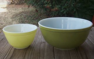 Set Of 2 Vintage Pyrex Nesting Mixing Bowls 401 Yellow & 403 Green