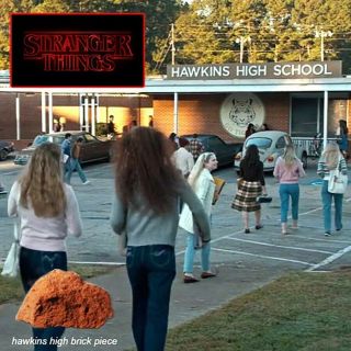 Stranger Things Hawkins High School Brick Piece Screen