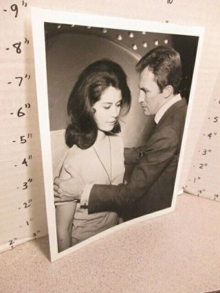 Abc Tv Show Photo 1967 The Invaders Roy Thinnes Space Alien Diane Baker