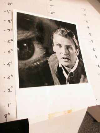 Abc Tv Show Photo 1967 The Invaders Roy Thinnes Space Alien Eyeball