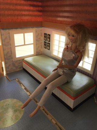 Hannah Montana Malibu Beach House 2 Story Large Plastic Doll House W/ Doll 2