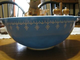 Vintage Pyrex Snowflake Garland 4 Qt.  Cinderella Mixing Bowl No.  444