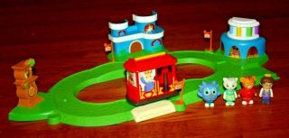 Rare Daniel Tigers Neighborhood All In One Playset Trolley Character Figures
