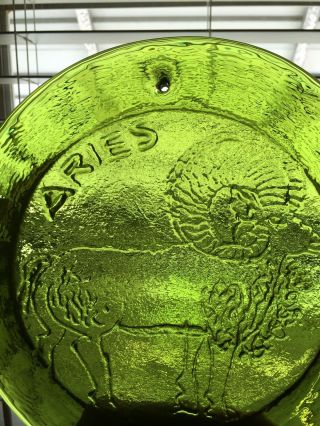 Vintage Mid Century Blenko Aries Green Art Glass 8.  25” Suncatcher