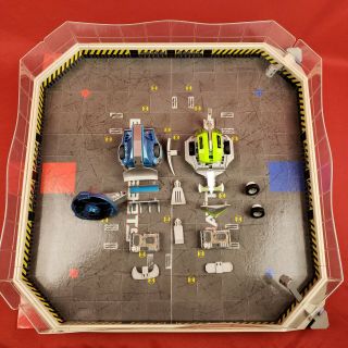 Hexbug Battlebots Arena With 2 Customizable Rc Bots And Remotes