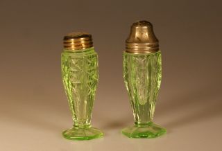 Vintage Deco Indiana Glass Company Green Chippendale Salt & Pepper Set C.  1930