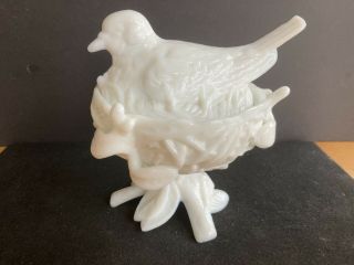 Vintage Westmoreland Milk Glass Robin Bird On A Nest