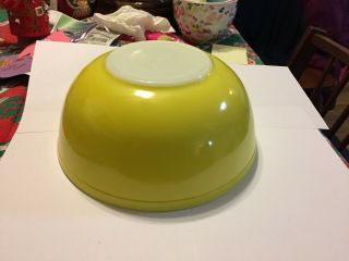 Vintage Pyrex Yellow Large 4 Quart Mixing Bowl 404 Primary Color Nesting 10.  5 "